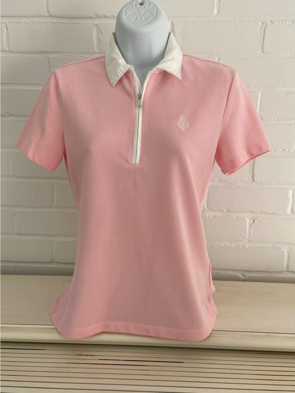 Classic Women's Size S Pink Polo Zip-Front Top with White Collar